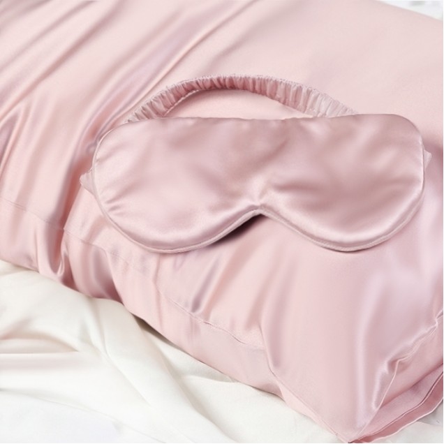 Best Two Piece Silk Gift Set Suede Rose Pillowcase & Eye Mask UK Best Two Piece Silk Gift Set Suede Rose Pillowcase & Eye Mask UK